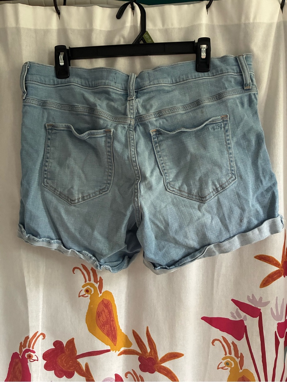Hollister Jean Shorts Light Wash Distressed Denim Size 17 - Picture 5 of 9
